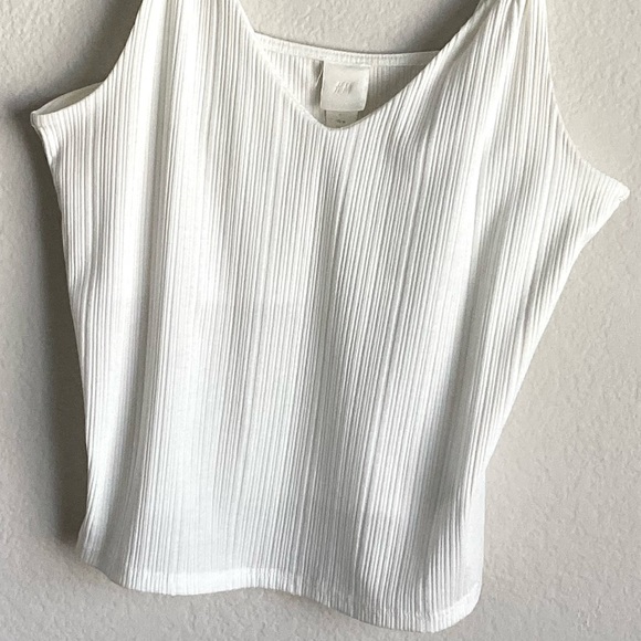 SUMMER CLOSEOUT ☀️ \H&M\• White Crop Tank - Picture 4 of 13